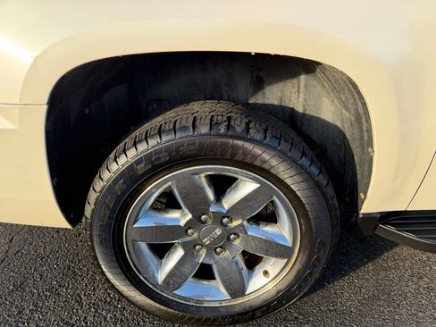 Used 2012 GMC Yukon XL SLT image 21