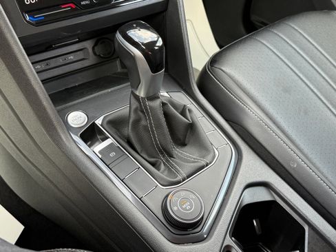 Used 2024 Volkswagen Tiguan Wolfsburg Edition image 30