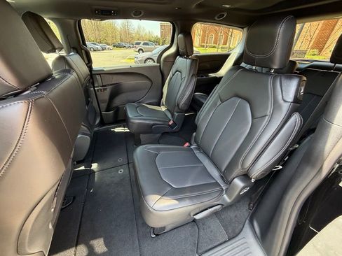 New 2026 Chrysler Pacifica Select image 11