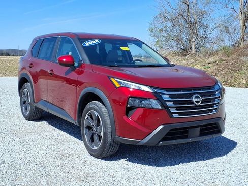 Used 2025 Nissan Rogue SV FWD image 2
