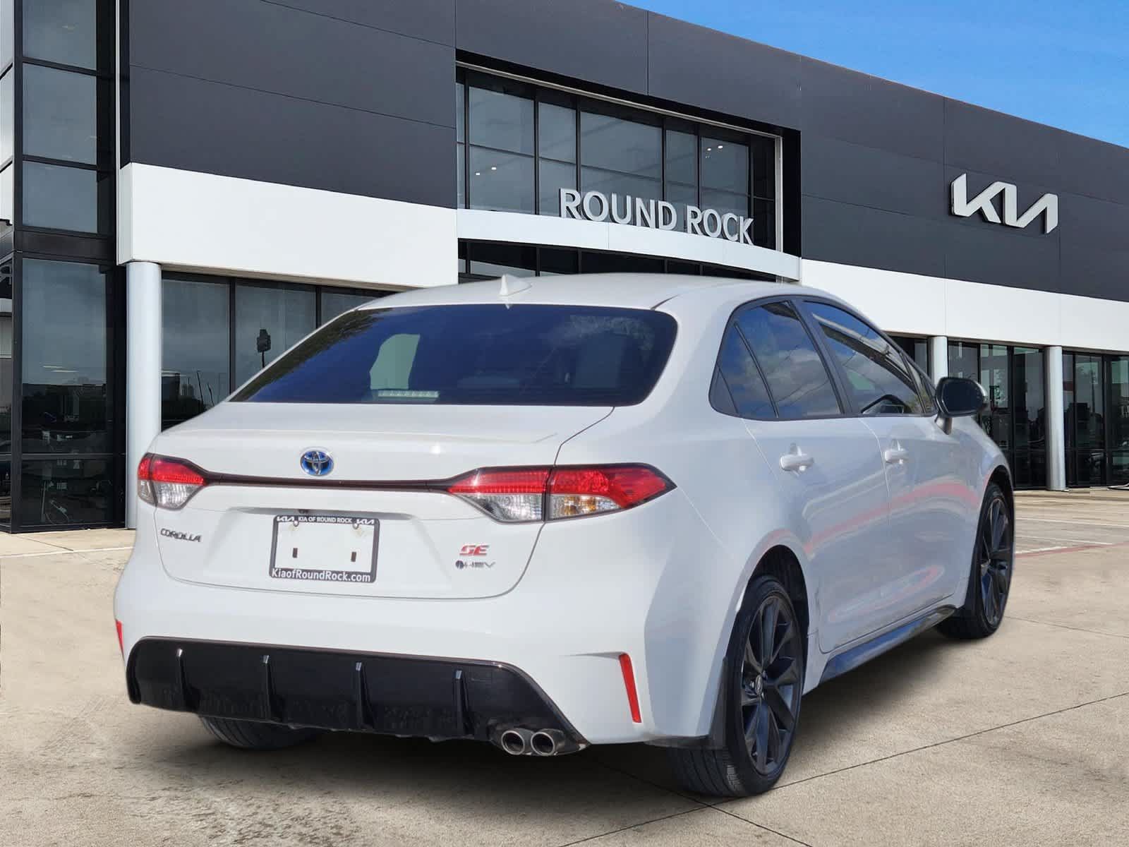 Used 2025 Toyota Corolla SE FWD image 6