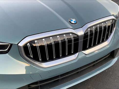 Used 2024 BMW 530i w/ Convenience Package image 33