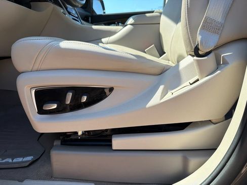 Used 2020 Cadillac Escalade Luxury AWD/4WD image 15