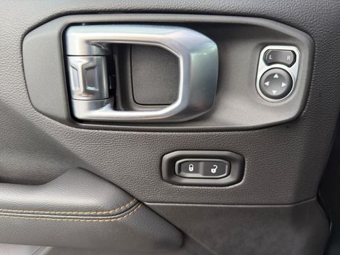 Used 2022 Jeep Wrangler Unlimited Sahara AWD/4WD image 27
