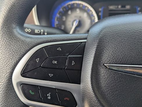 Used 2017 Chrysler Pacifica LX image 27