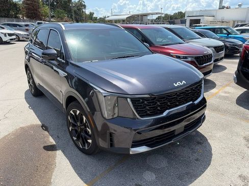 Used 2025 Kia Sorento EX FWD image 3