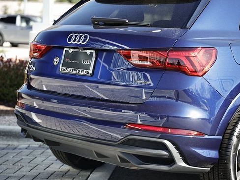 Certified 2025 Audi Q3 2.0T Premium w/ Convenience Package image 9