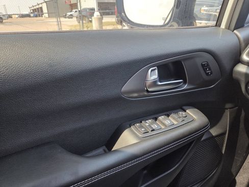 New 2026 Chrysler Pacifica Select FWD image 37