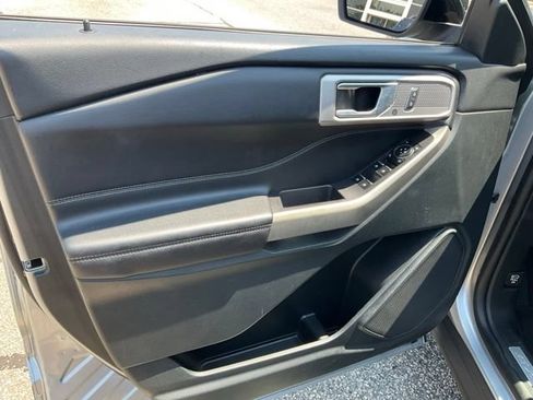Used 2023 Ford Explorer Limited AWD/4WD image 7