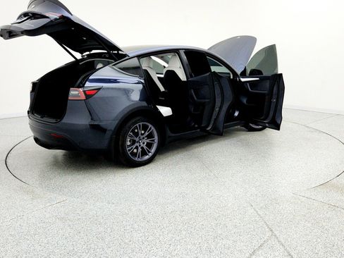 Used 2024 Tesla Model Y Long Range image 13