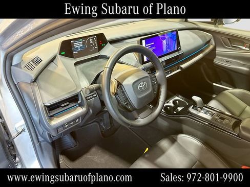 Used 2024 Toyota Prius XLE FWD image 9