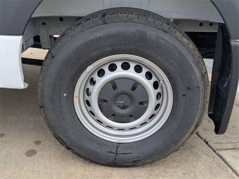 Used 2025 Mercedes-Benz Sprinter 2500 image 14