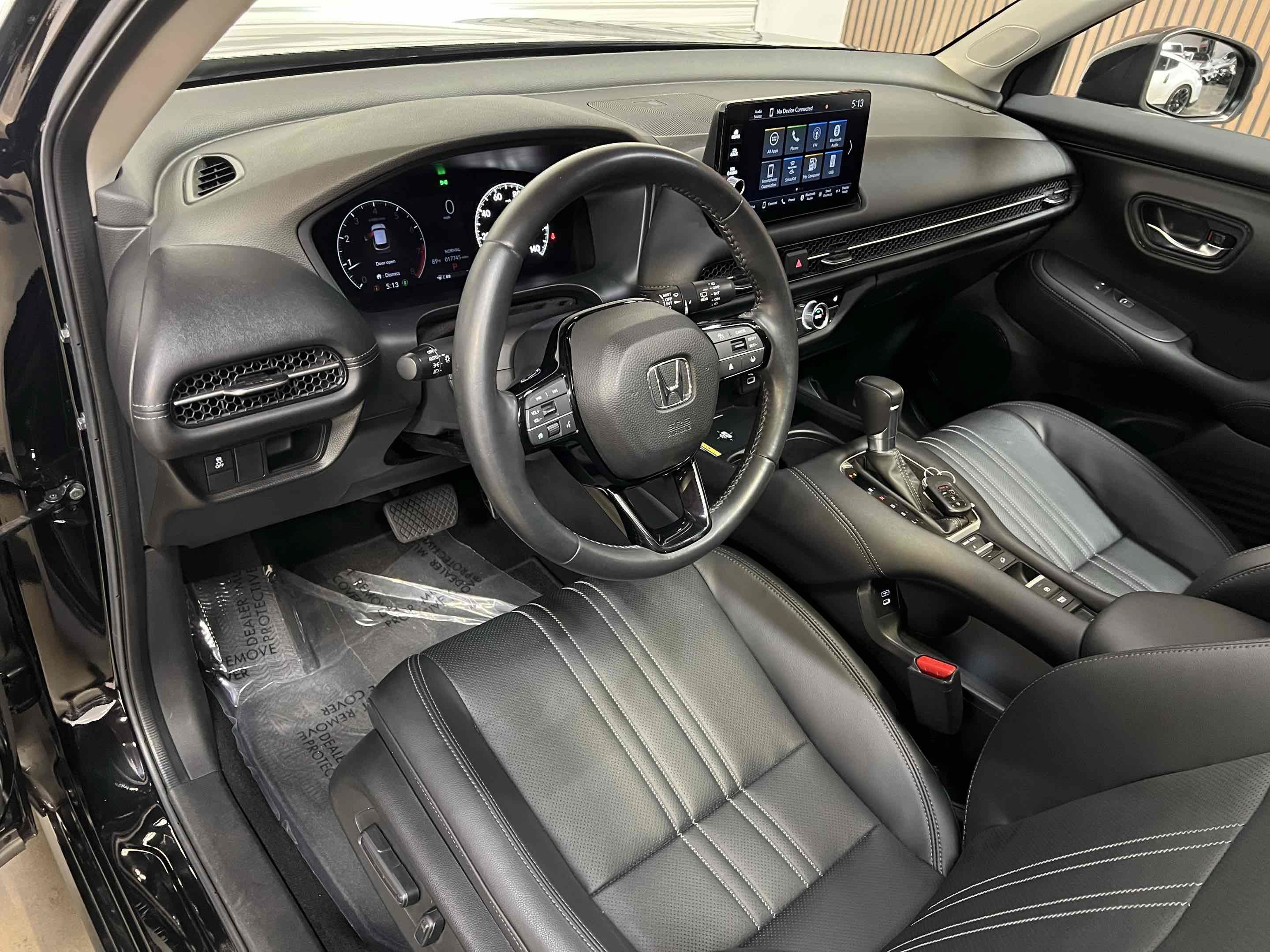 Used 2024 Honda HR-V EX-L image 3