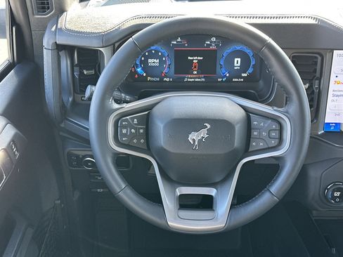 Used 2025 Ford Bronco Badlands image 23