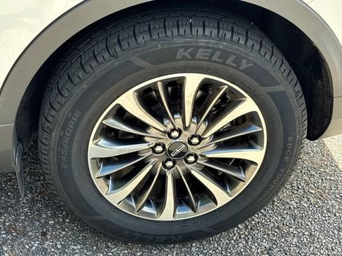 Certified 2022 Lincoln Nautilus Reserve FWD image 12