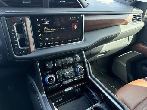 Used 2023 GMC Yukon XL Denali Ultimate image 9