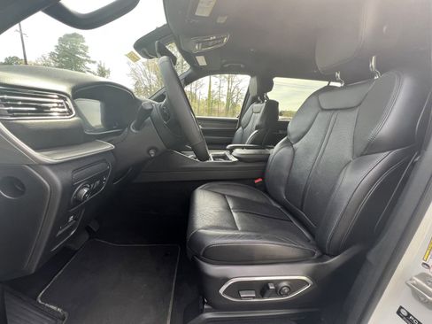 Used 2024 Jeep Wagoneer Series II AWD/4WD image 19