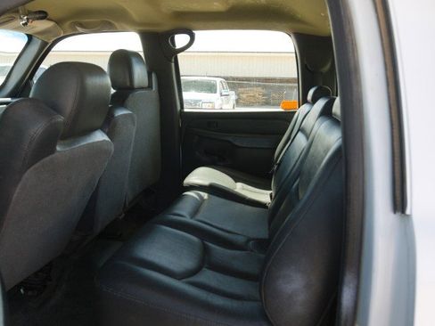 Used 2006 Chevrolet Silverado 3500 4x4 Crew Cab w/ Heavy-Duty Power Package image 18