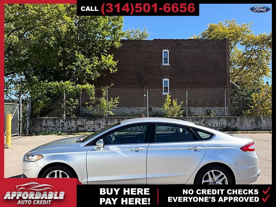 Used 2014 Ford Fusion SE FWD image 2