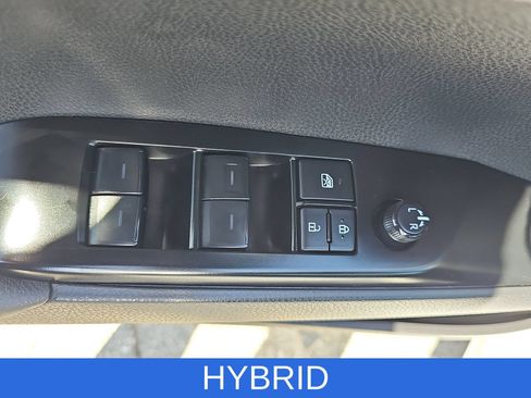 Used 2025 Toyota Camry SE FWD image 25