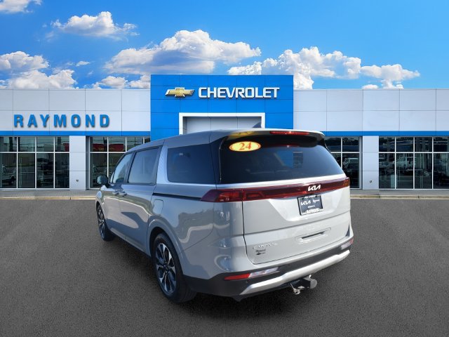 Used 2024 Kia Carnival EX FWD image 5