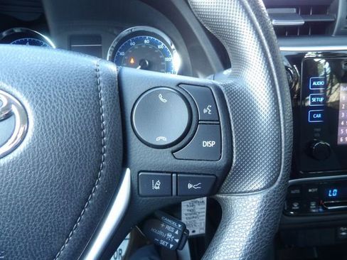 Used 2017 Toyota Corolla LE w/ Carpet Mat Package (TMS) FWD image 18