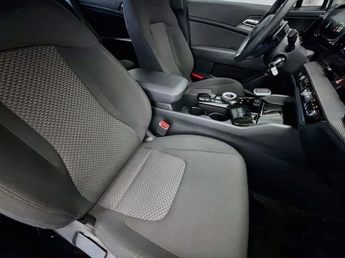 Used 2025 Kia Sportage LX FWD image 15