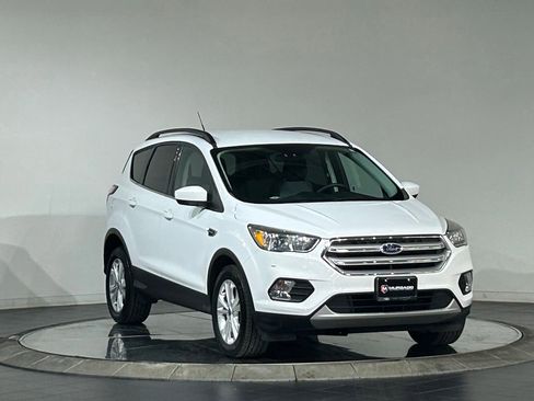 Used 2018 Ford Escape SE AWD/4WD image 2