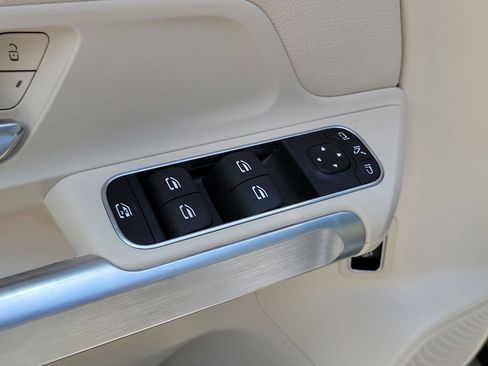 Used 2023 Mercedes-Benz GLB 250 image 19