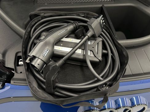 Used 2025 Audi SQ6 e-tron Prestige w/ 21" Black Optic Wheel Package image 43