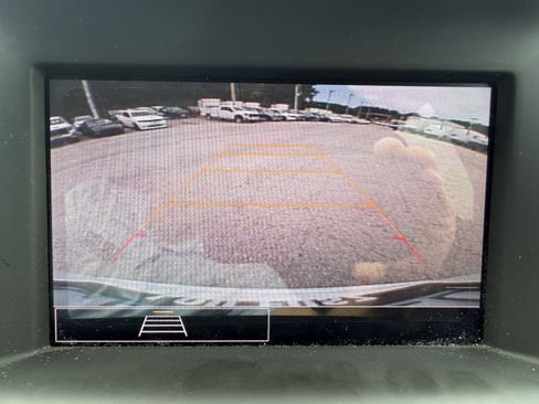 Used 2024 GMC Terrain SLE FWD image 17