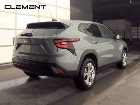 Used 2024 Chevrolet Trax LS w/ Driver Confidence Package FWD image 6