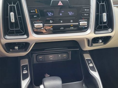Used 2021 Kia Sorento EX w/ Panoramic Sunroof Package AWD/4WD image 16