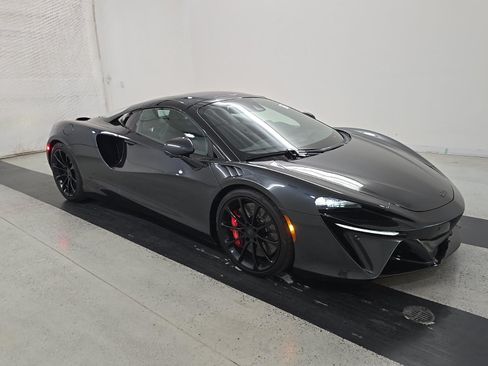 Used 2025 McLaren Artura Spider RWD image 2