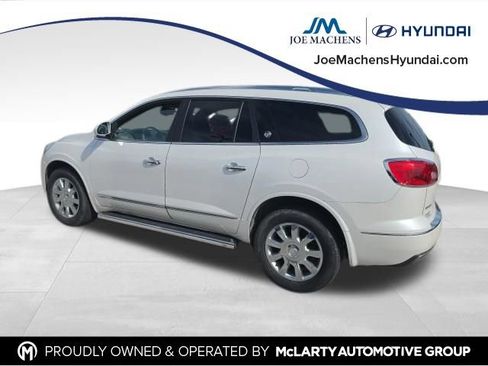 Used 2017 Buick Enclave Leather FWD image 3