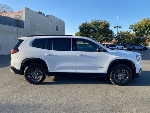 Used 2025 GMC Acadia Elevation AWD/4WD image 2