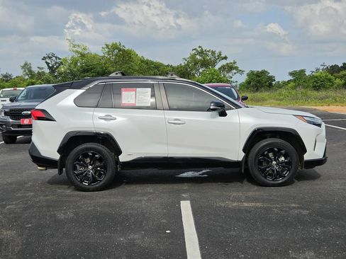 Used 2024 Toyota RAV4 XSE AWD/4WD image 9