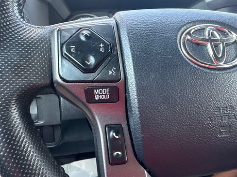 Used 2018 Toyota Tacoma TRD Off-Road AWD/4WD image 9