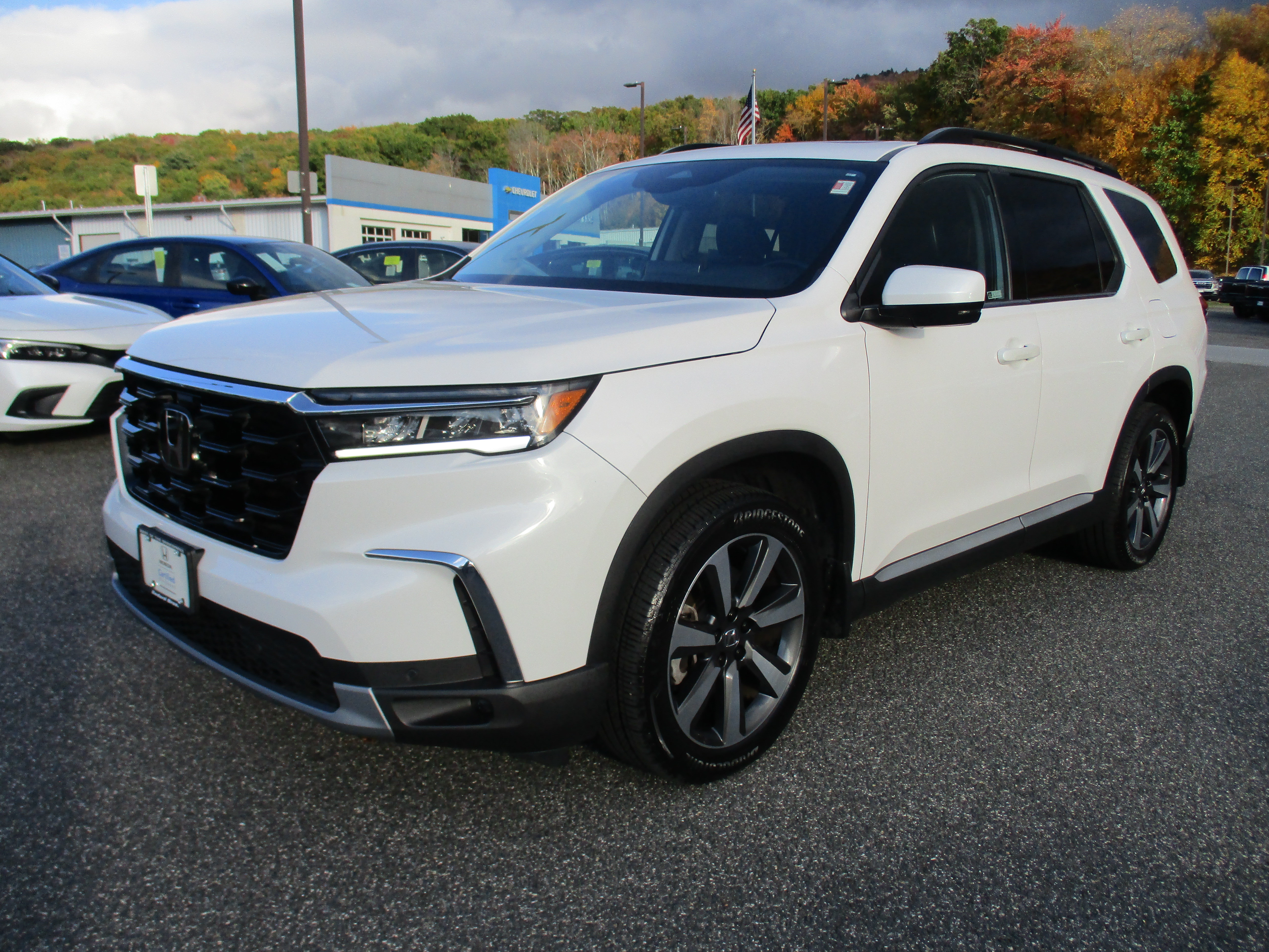 Certified 2024 Honda Pilot Touring image 1