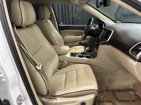 Used 2017 Jeep Grand Cherokee Overland image 33