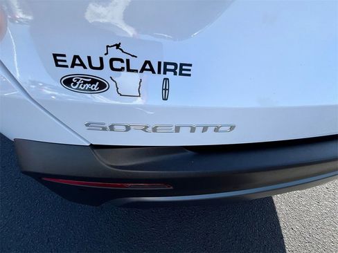 Used 2023 Kia Sorento S w/ Panoramic Sunroof Package image 10