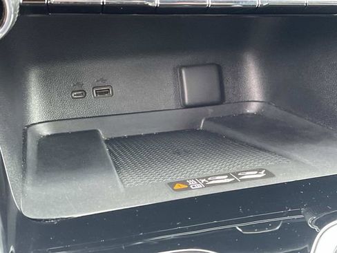 Used 2024 Chevrolet Traverse LT FWD image 38