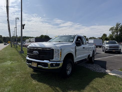 Certified 2025 Ford F250 XL w/ XL Off-Road Package AWD/4WD image 7