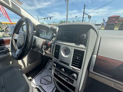 Used 2010 Chrysler Town & Country Touring w/ Family Value Group FWD image 25