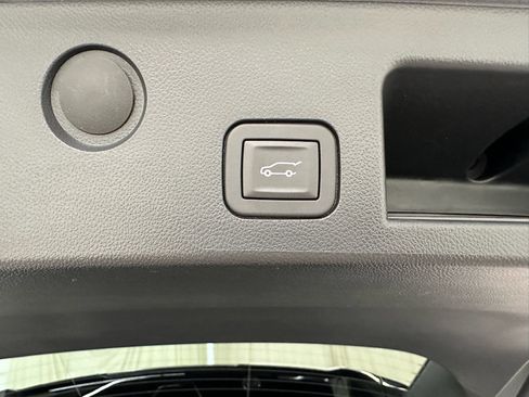 Used 2025 GMC Terrain Elevation w/ Elevation Premium Package AWD/4WD image 10