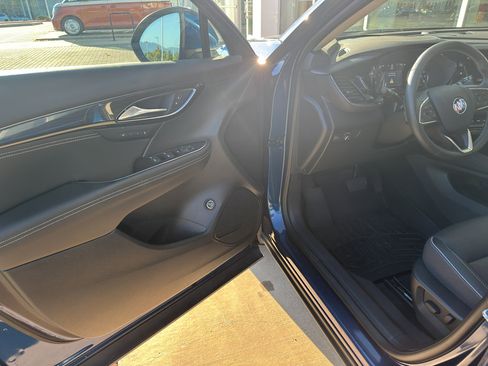 Used 2023 Buick Envision Essence image 14