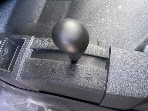 Used 2018 GMC Sierra 1500 4x4 Regular Cab image 10