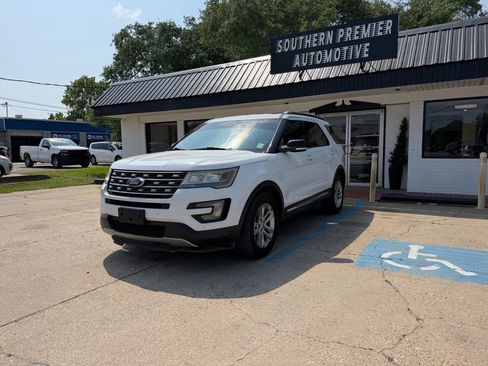 Used 2016 Ford Explorer XLT w/ Equipment Group 202A FWD image 1