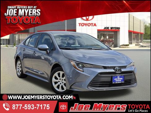 Used 2025 Toyota Corolla LE FWD image 1