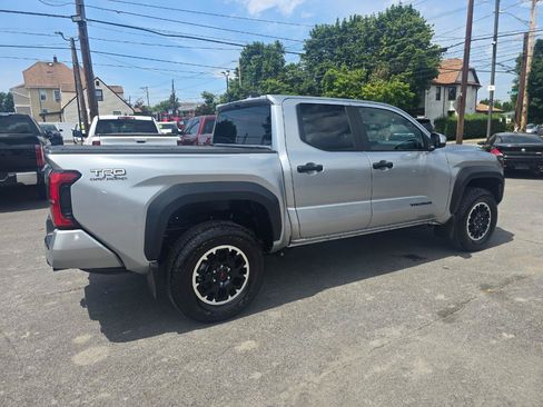 Used 2025 Toyota Tacoma TRD Off-Road AWD/4WD image 5